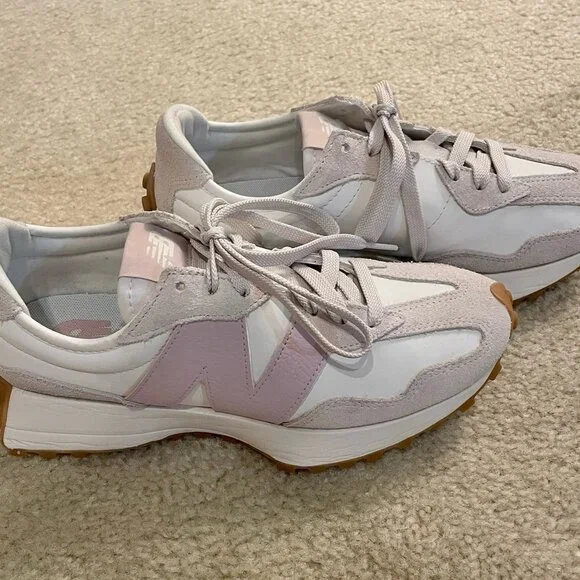 Women’s 7 New Balance 327